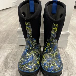 KIDS BOGS SIZE 11 (little kids)